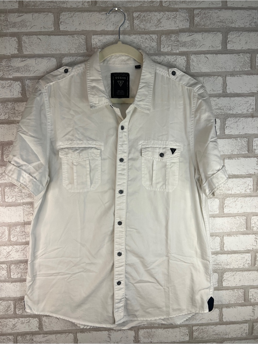 GUESS Men’s Short-Sleeve Button-Down Shirt in Off-White/Cream